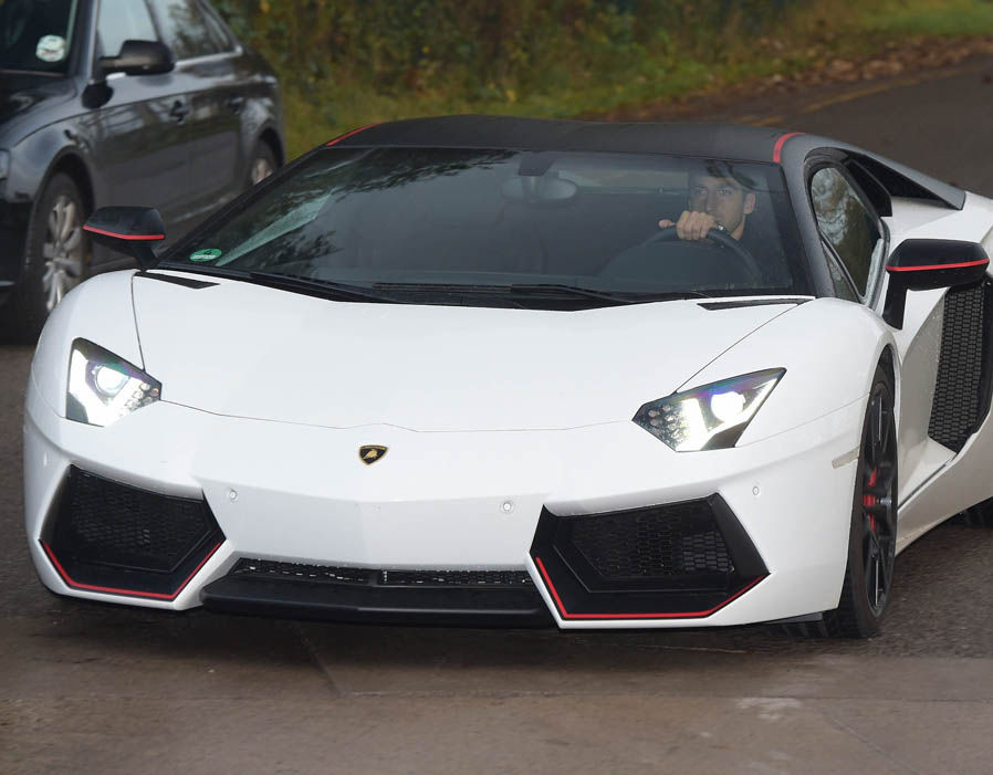 Henrikh Mkhitaryan arrives in supercar